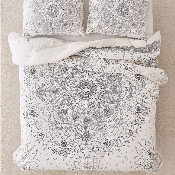 Urban Outfitters Bedding Amelia Medallion Jersey Comforter